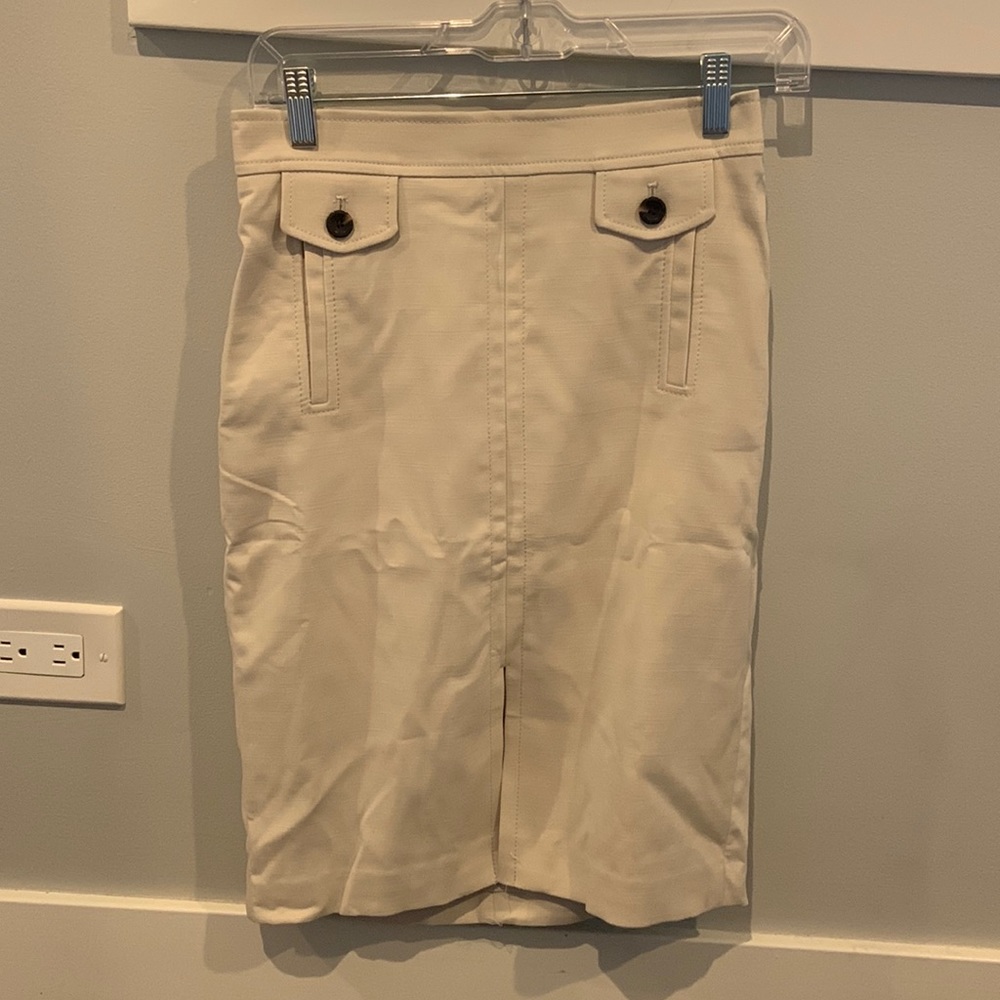 Ann Taylor beige pencil skirt. 0P. NWT